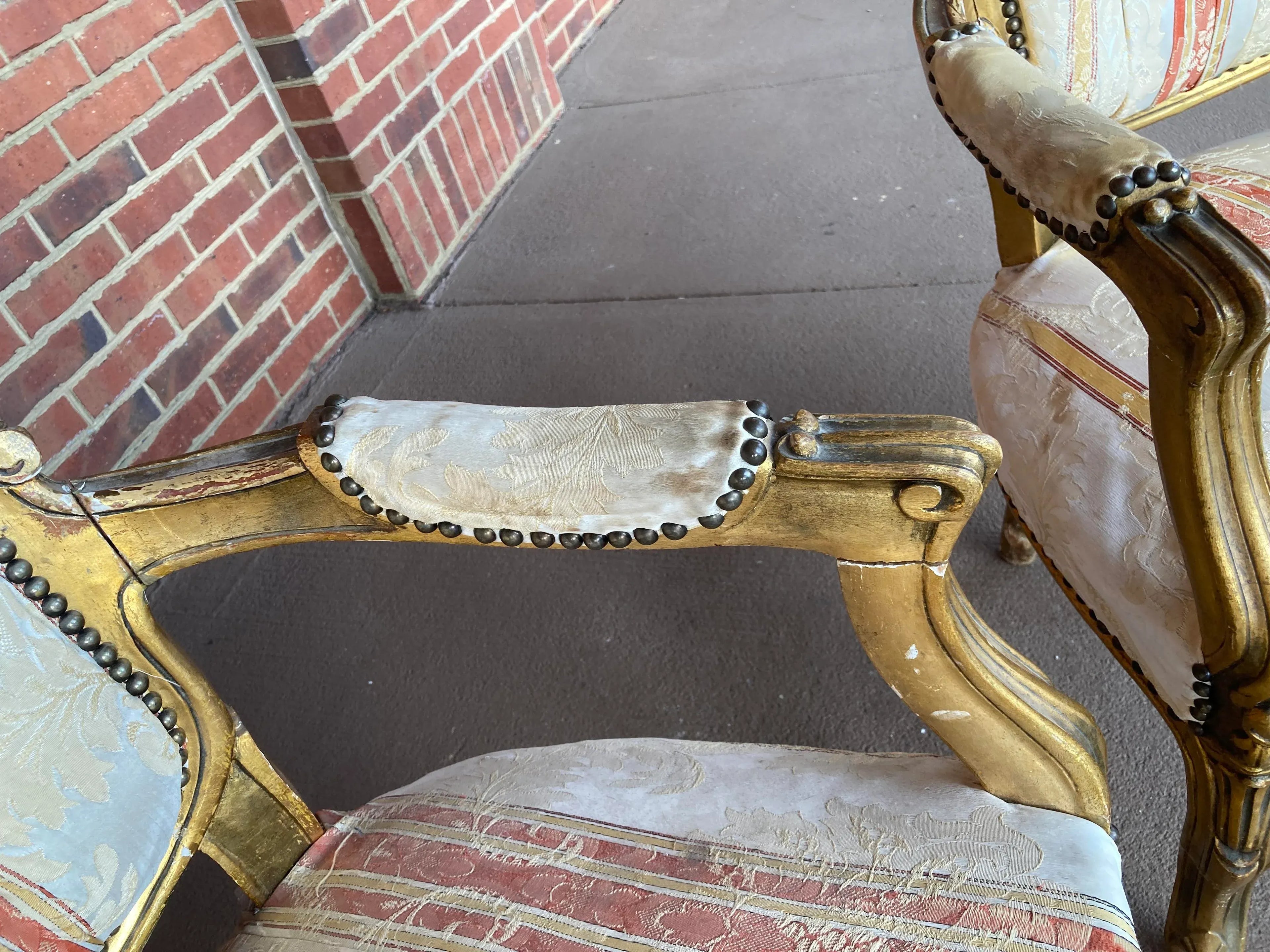 18th Century Louis XV Regency Giltwood Sweetheart Salon Settee and Bergere Chairs in Silk Damask - Set of 3