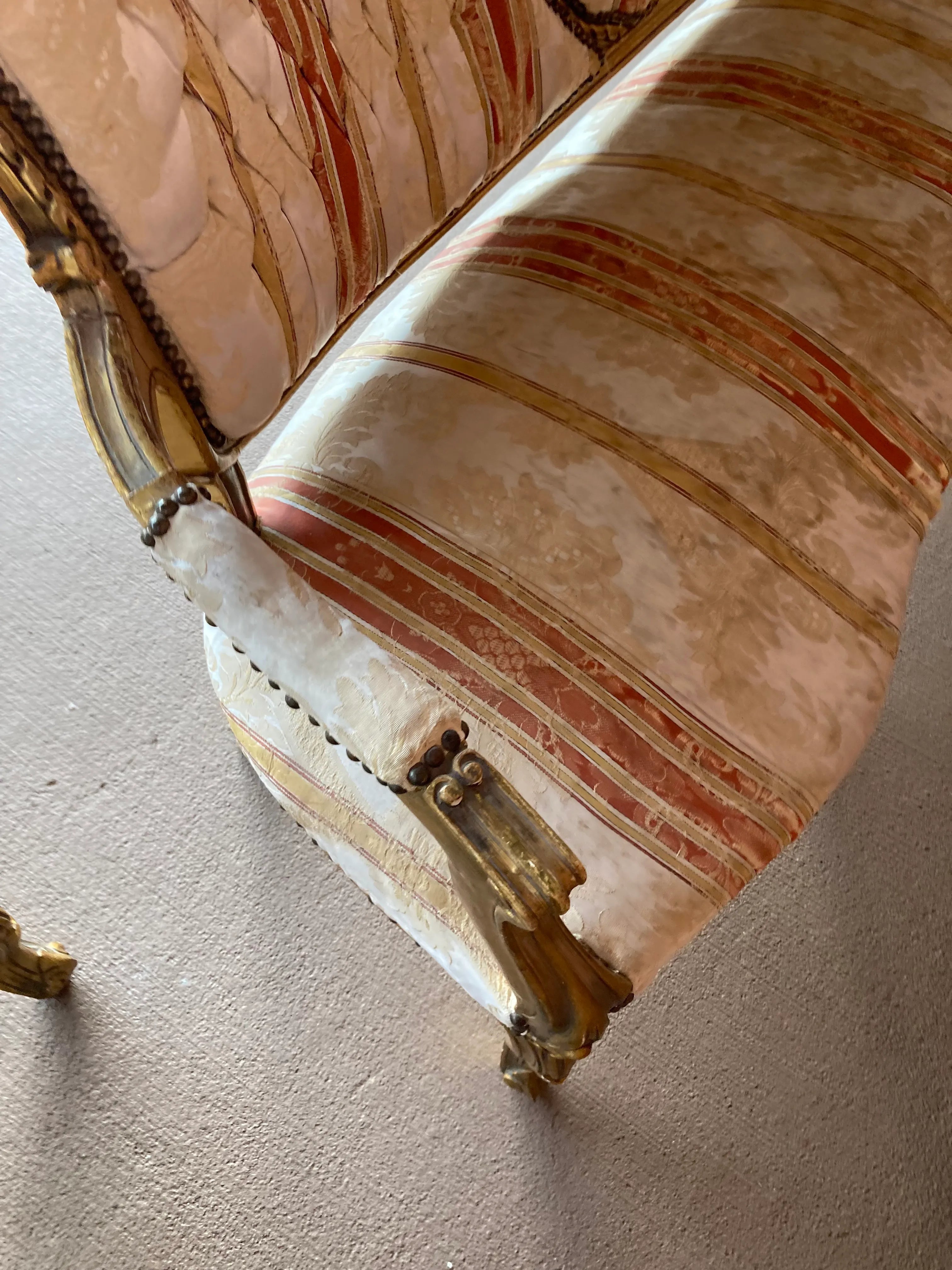 18th Century Louis XV Regency Giltwood Sweetheart Salon Settee and Bergere Chairs in Silk Damask - Set of 3