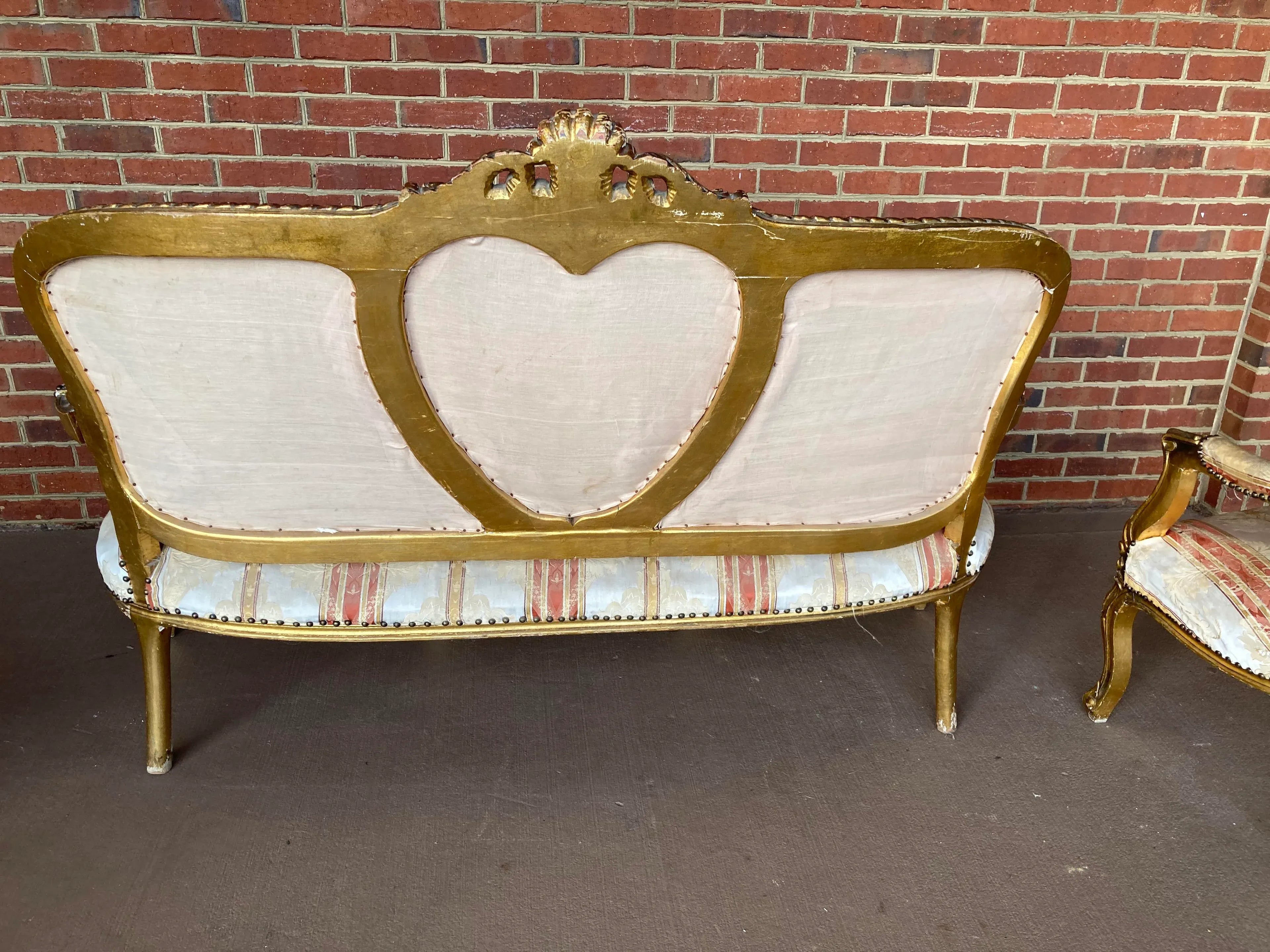 18th Century Louis XV Regency Giltwood Sweetheart Salon Settee and Bergere Chairs in Silk Damask - Set of 3