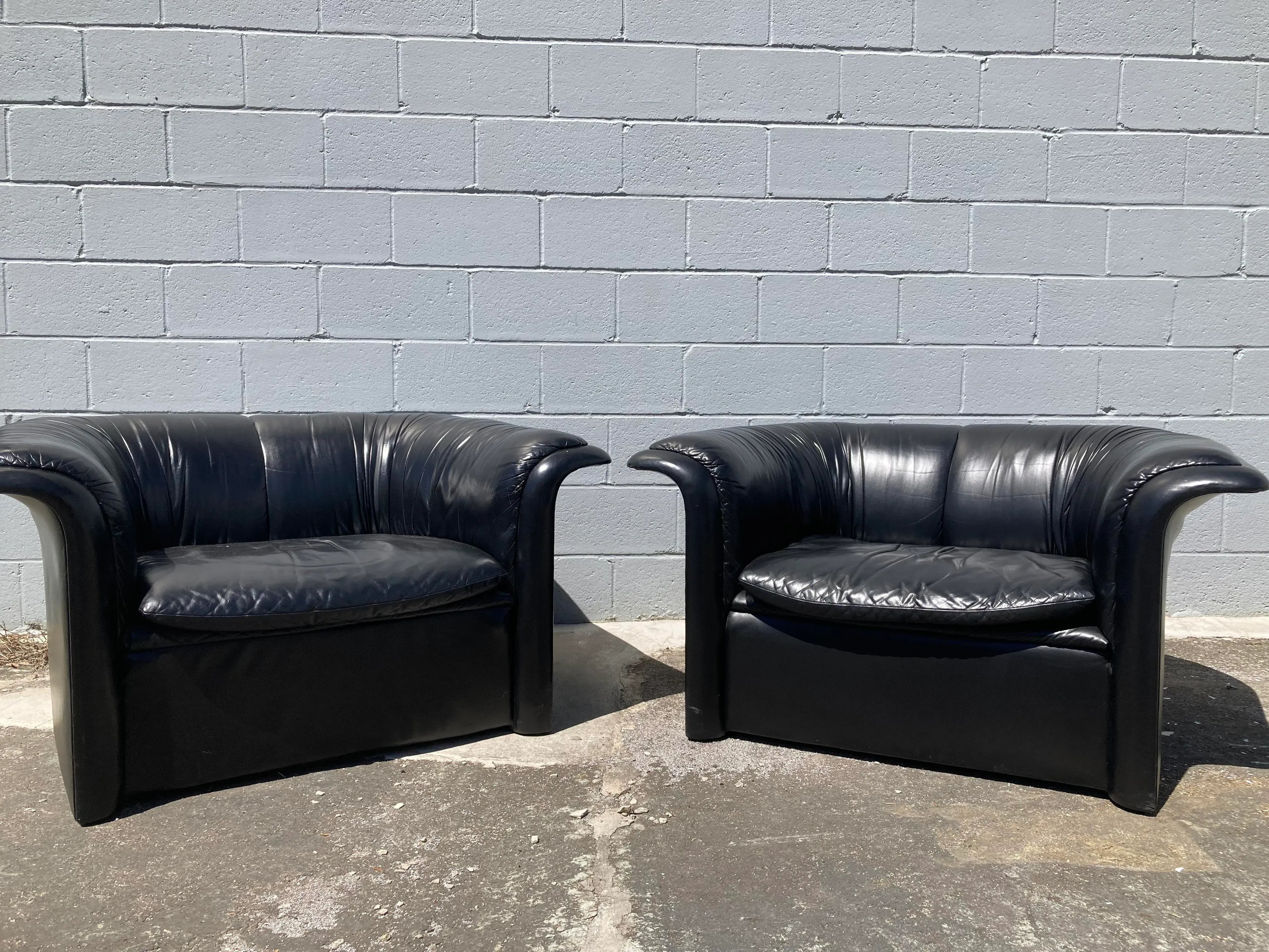 1980s Postmodern Black Leather Club Chairs by Roger Sprunger for Dunbar - a Pair