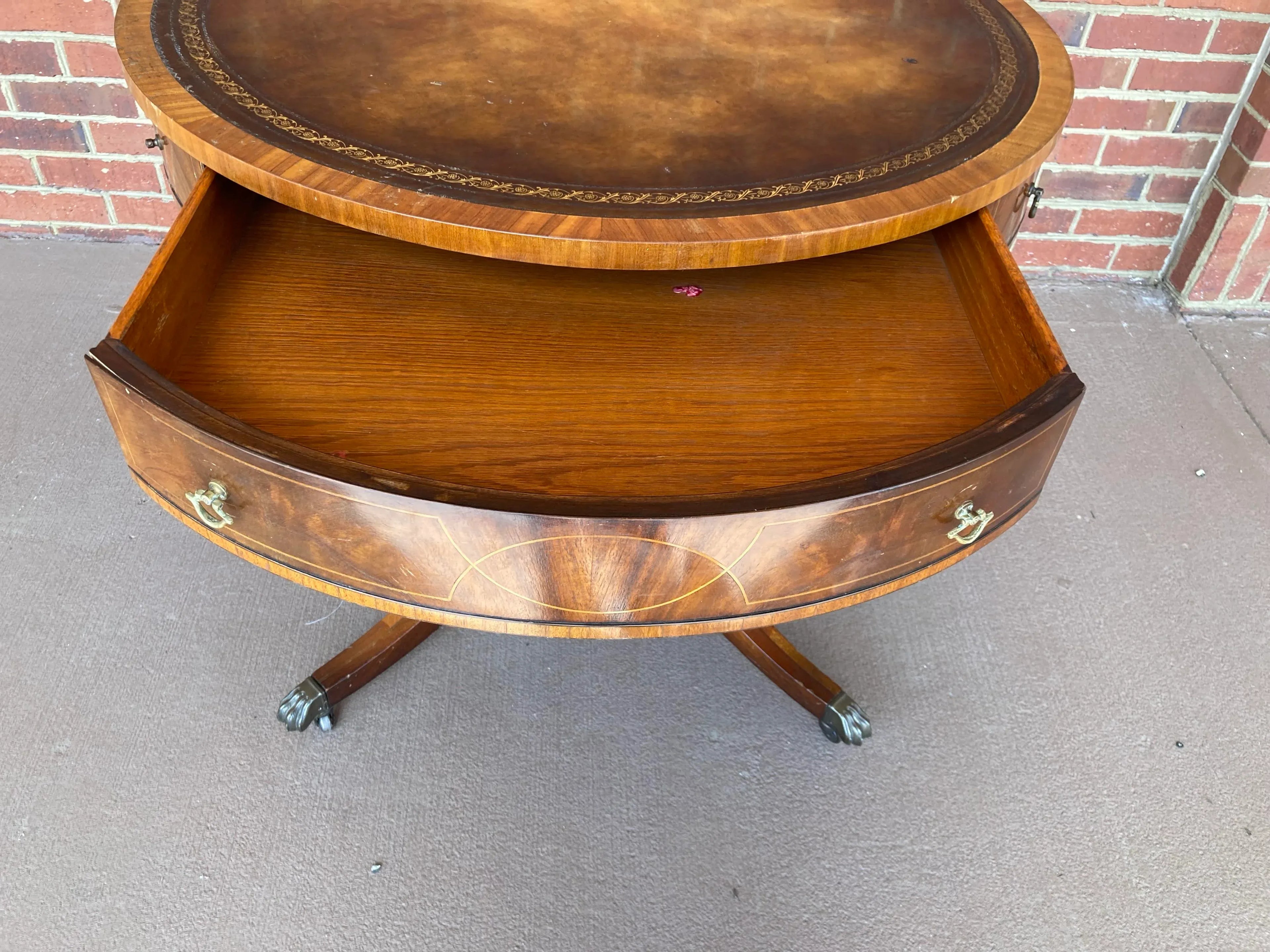 Antique Weiman Heritage Mahogany Round Occasional or Game Table With Leather Inset Top and Pineapple Carved Base
