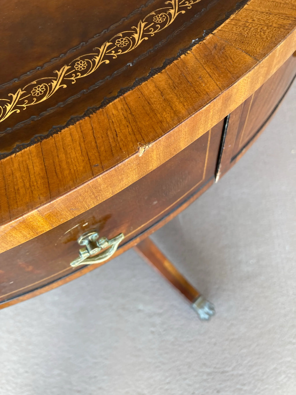 Antique Weiman Heritage Mahogany Round Occasional or Game Table With Leather Inset Top and Pineapple Carved Base