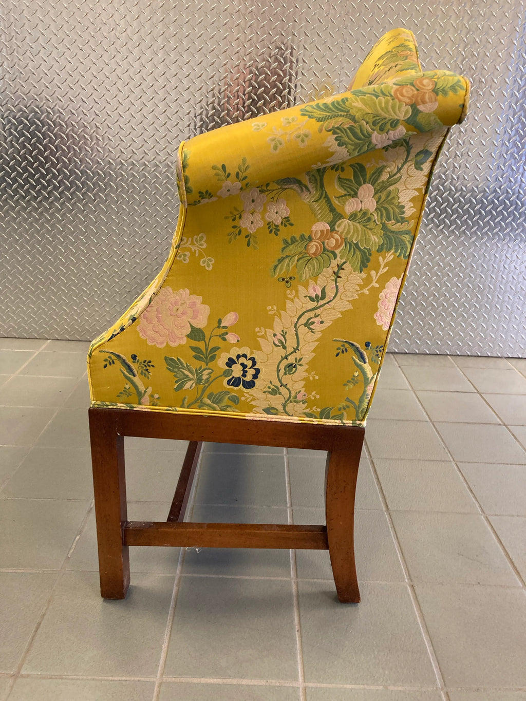 Early 20th Century Chippendale Camelback Scroll Arm Settee in Golden and Pink Famille Rose Chinoiserie Silk Brocade