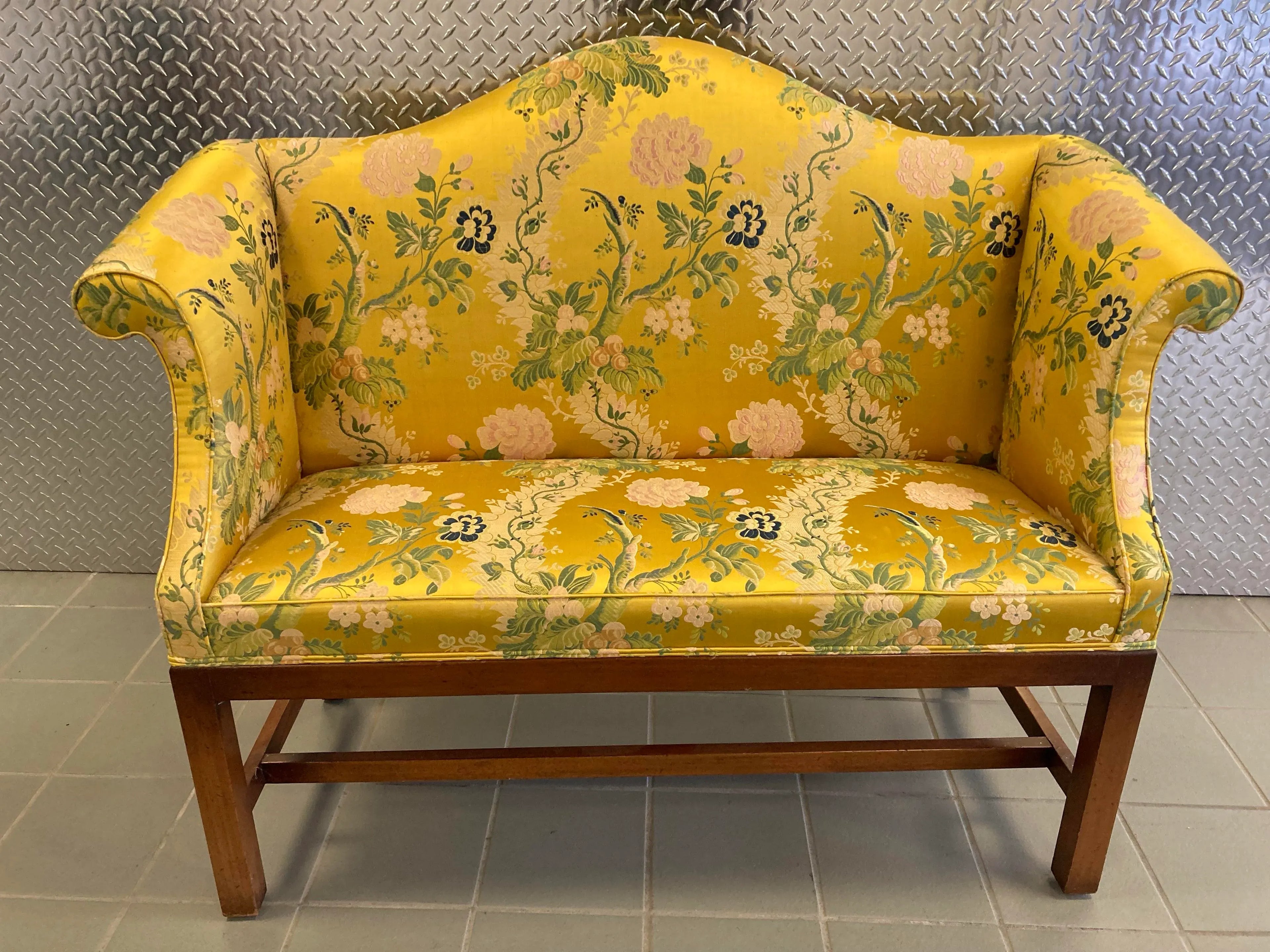 Early 20th Century Chippendale Camelback Scroll Arm Settee in Golden and Pink Famille Rose Chinoiserie Silk Brocade
