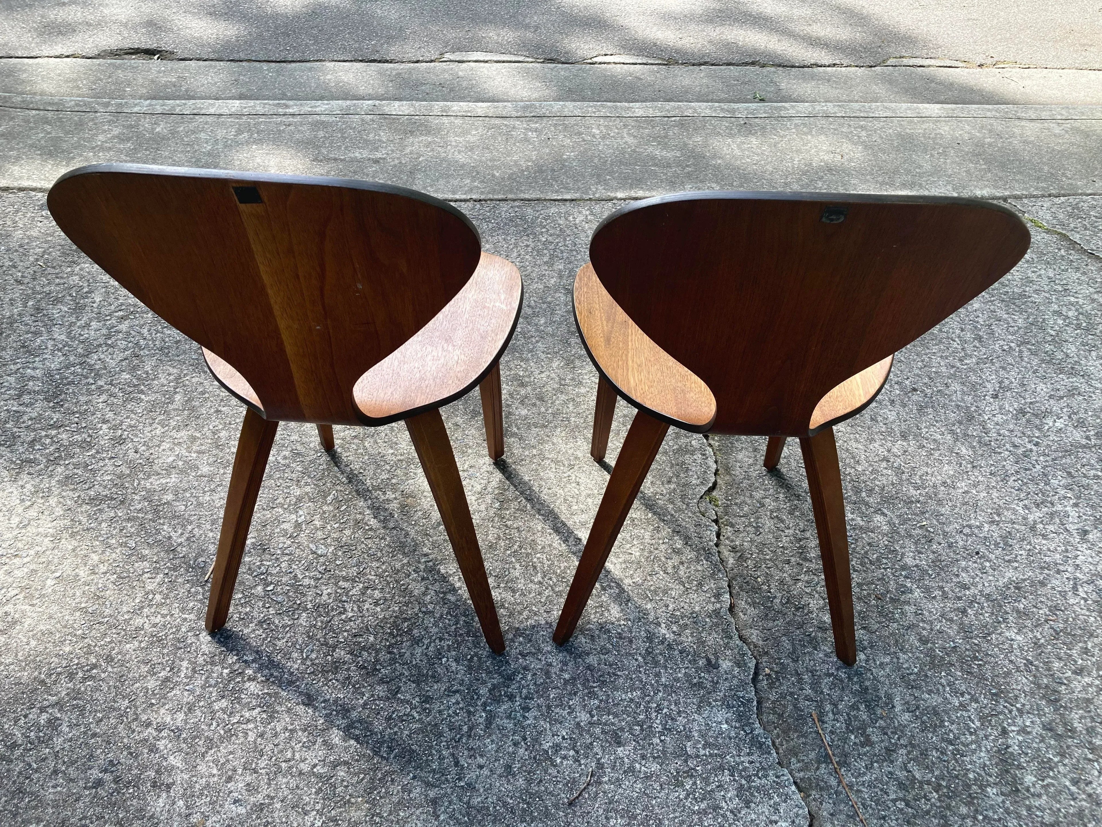 Mid-20th Century Bent Plywood Side Chairs in the Style of Norman Cherner - a Pair