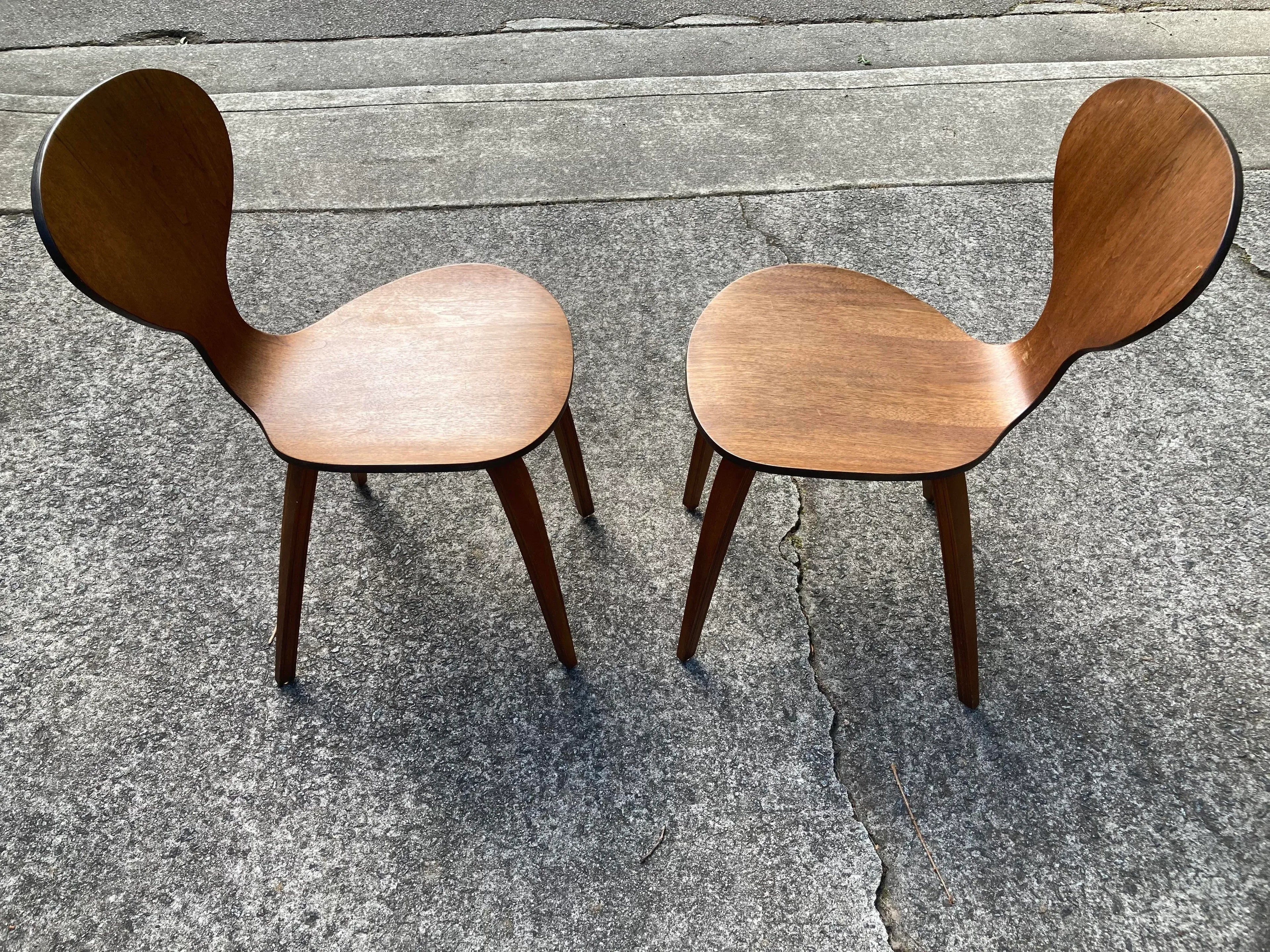 Mid-20th Century Bent Plywood Side Chairs in the Style of Norman Cherner - a Pair