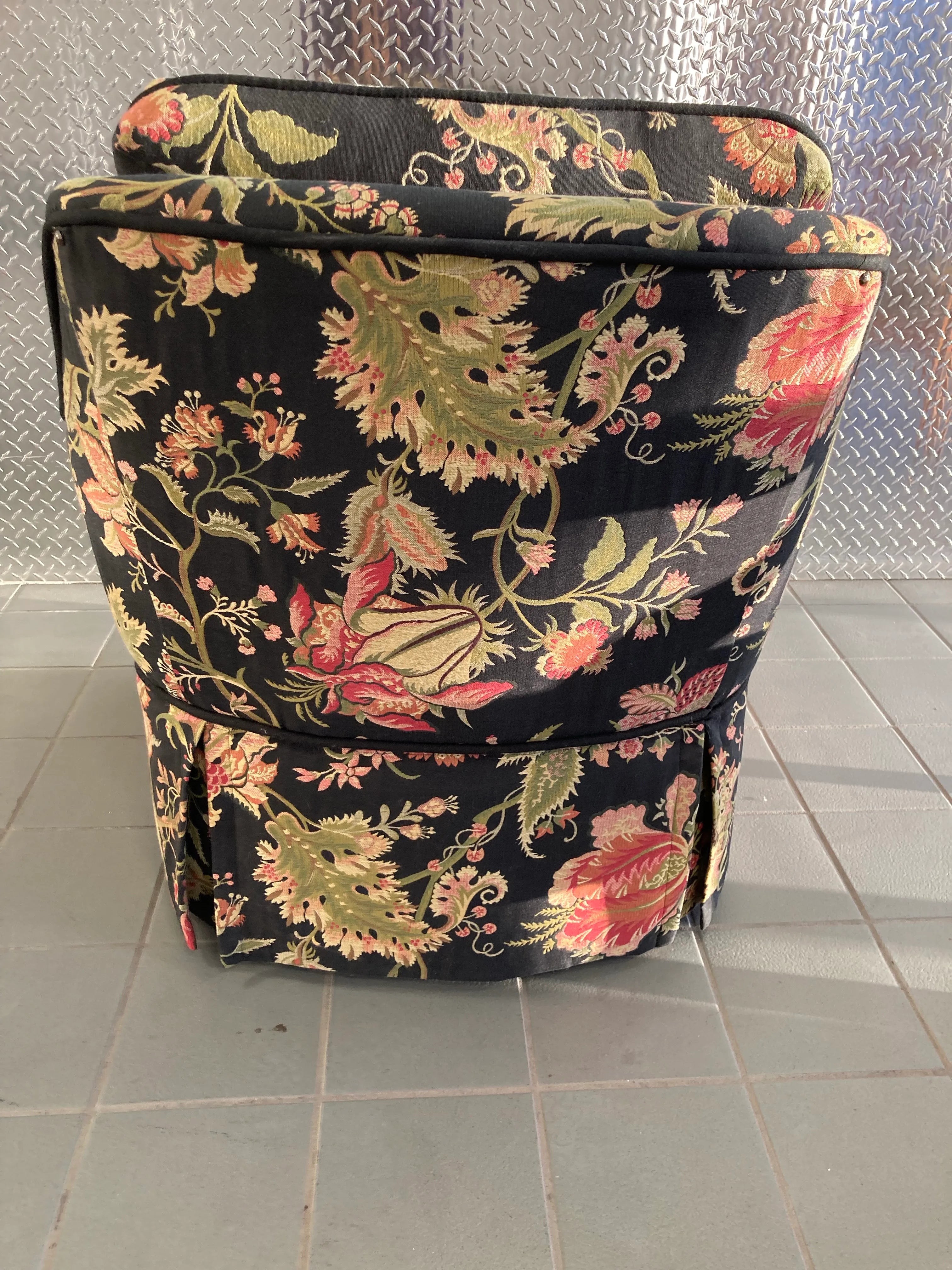 Mid-20th Century Cottage Core Floral Club Chair