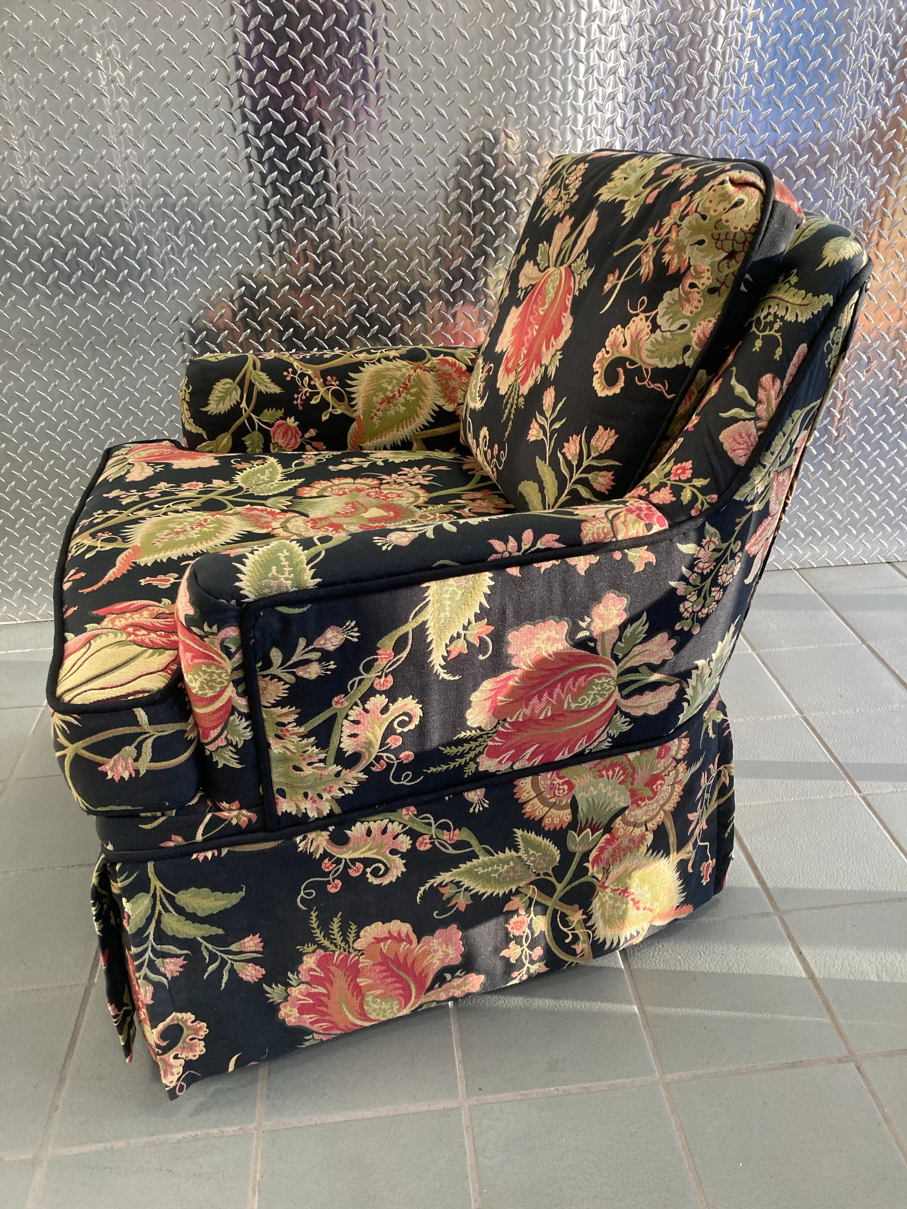 Mid-20th Century Cottage Core Floral Club Chair