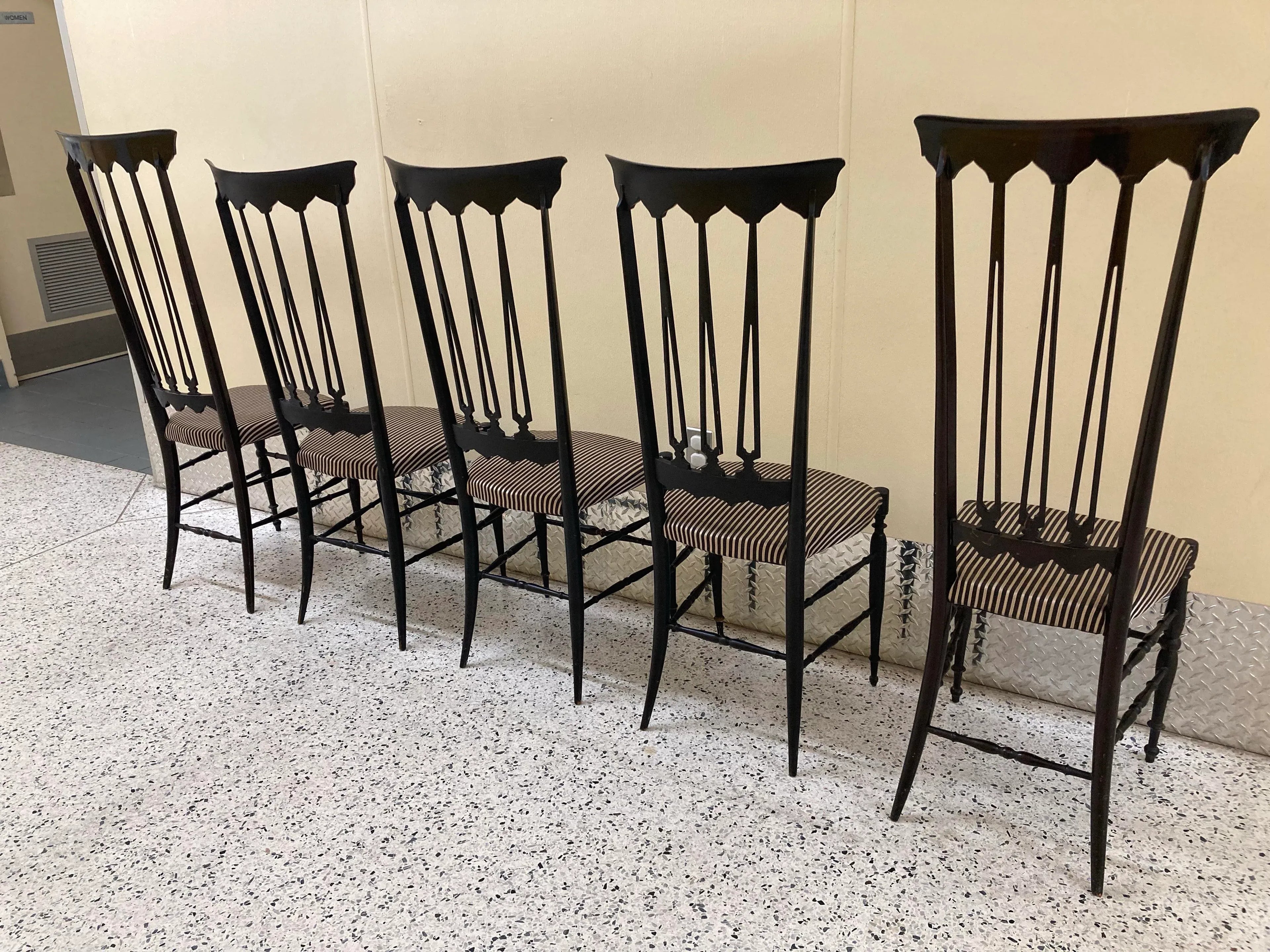Mid-20th Century Gio Ponti Style Italian Chiavari Chairs in Ebonized Beechwood Attributed to Guido Chiappe for S. A. C. - Set of Five